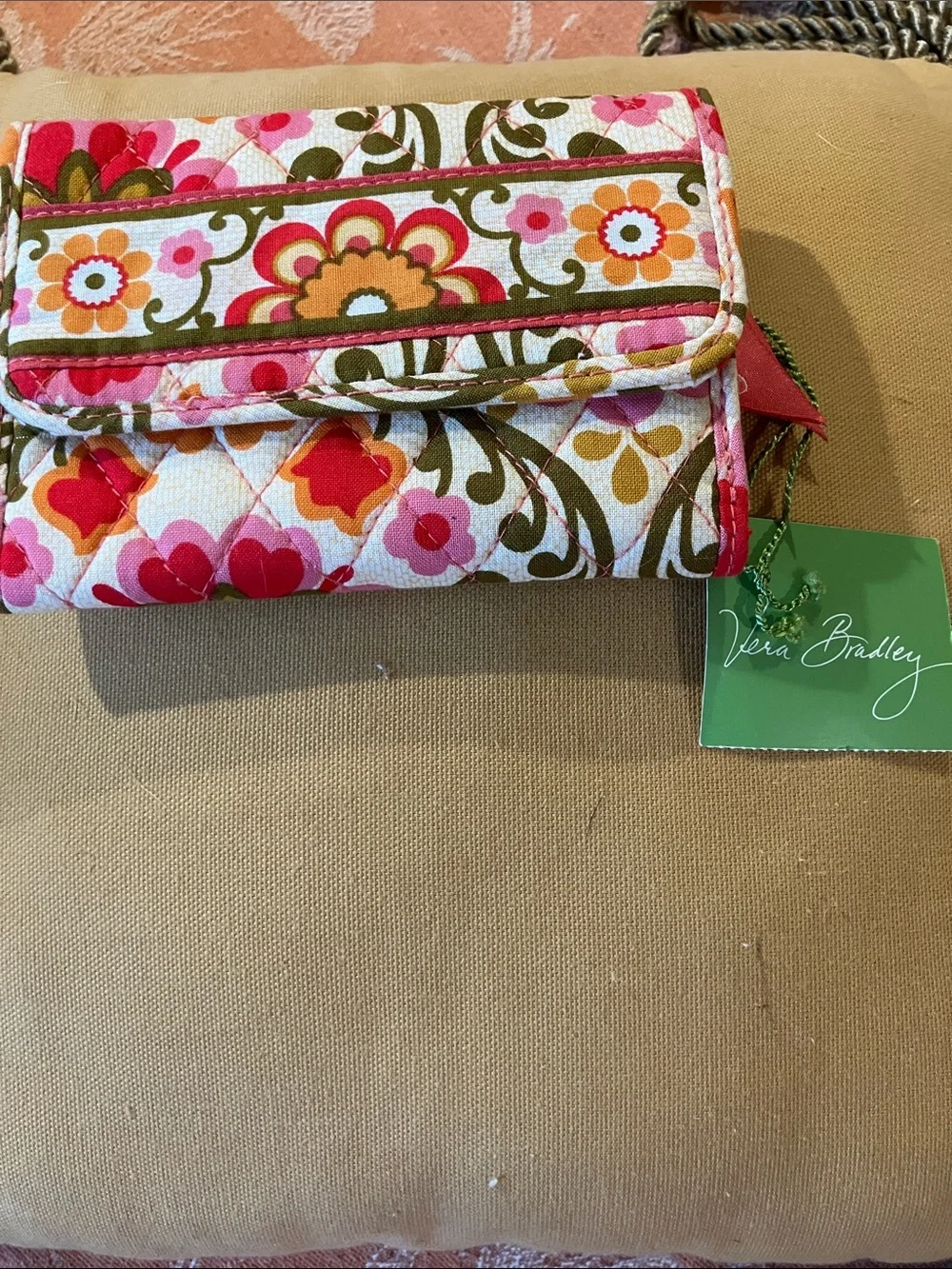 Retired folklorish Vera Bradley Coral Pink Floral Quilted Wallet - Picture 1 of 5